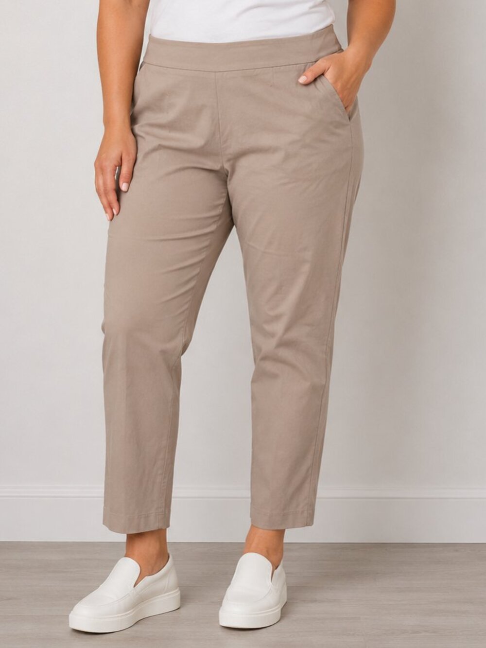 Krazy Larry Beige Pull-On Pants Women's Size 10 Stretch Slim Ankle Career Casual